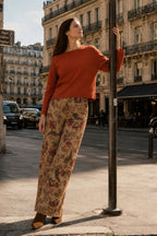Vivienne City Damen-Chinohose aus Bullgewebe mit großem Blumenmuster im Balloon Fit