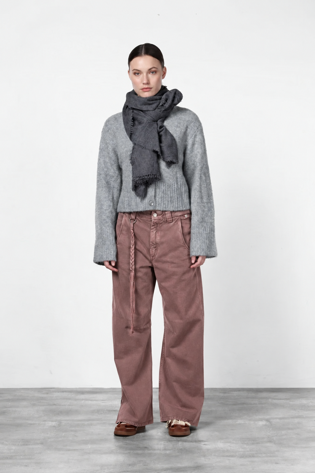 Violette women’s chino pants in twill with balloon fit ①
