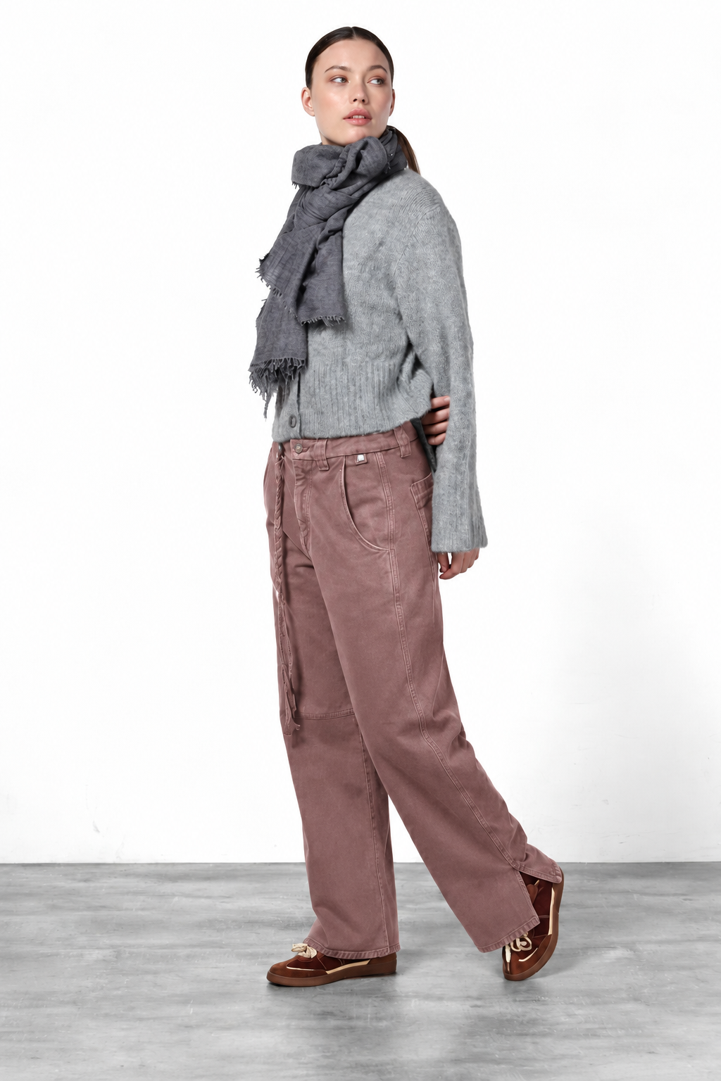 Violette women’s chino pants in twill with balloon fit ①
