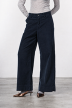New York Wide women’s chino pants in 500-wale velvet with wide leg
