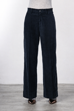 New York Wide women’s chino pants in 500-wale velvet with wide leg
