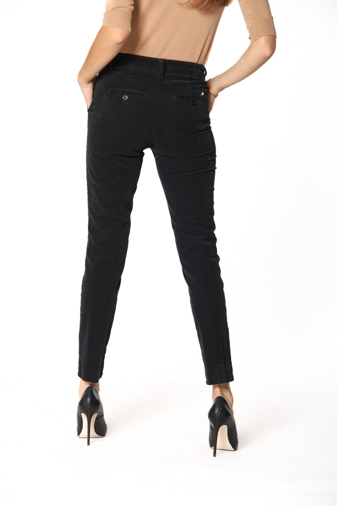 Image 4 of women's chino pants in black velvet New York Slim model by Mason's