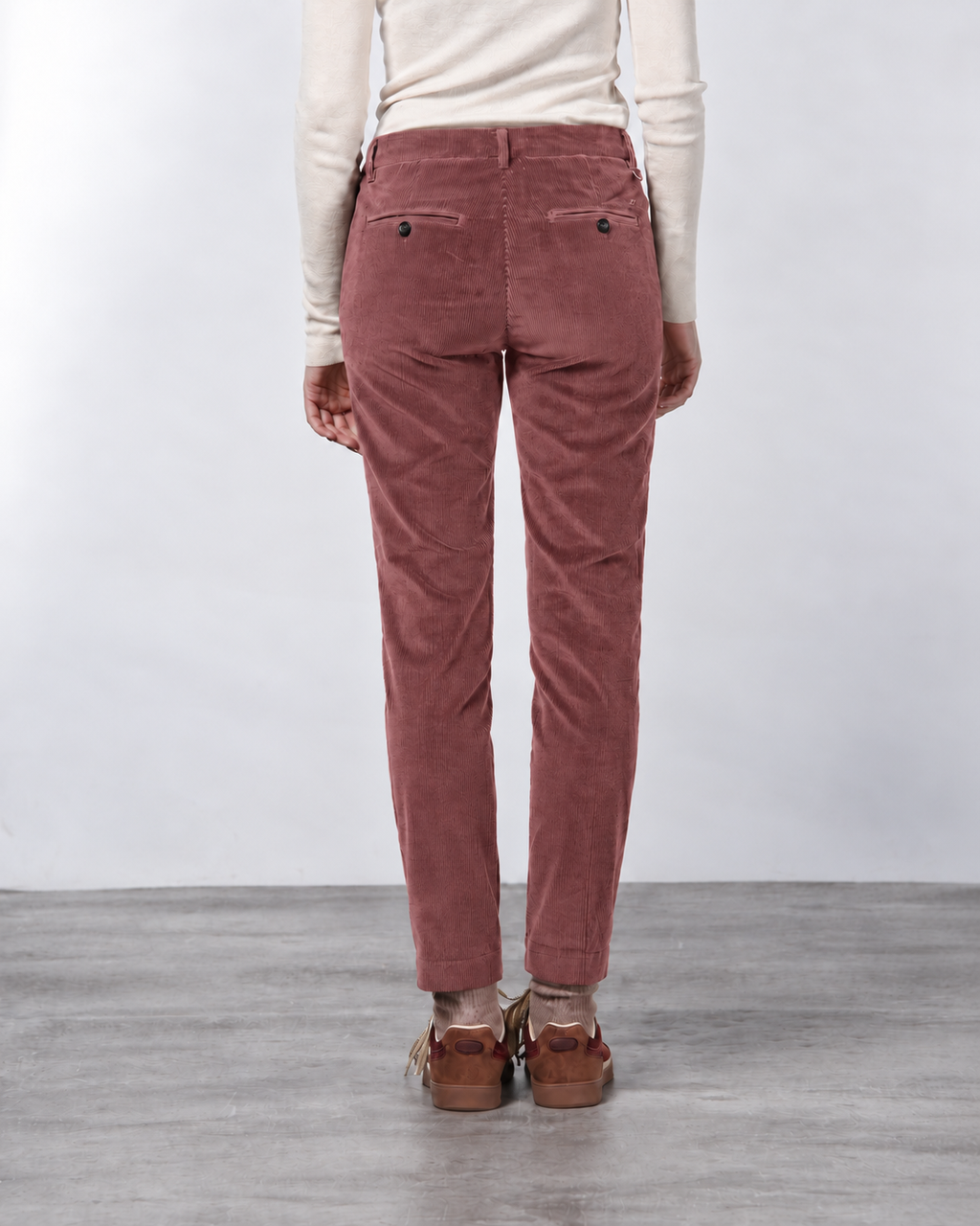 New York Slim pantalon chino femme en velours à grosses côtes slim fit ①