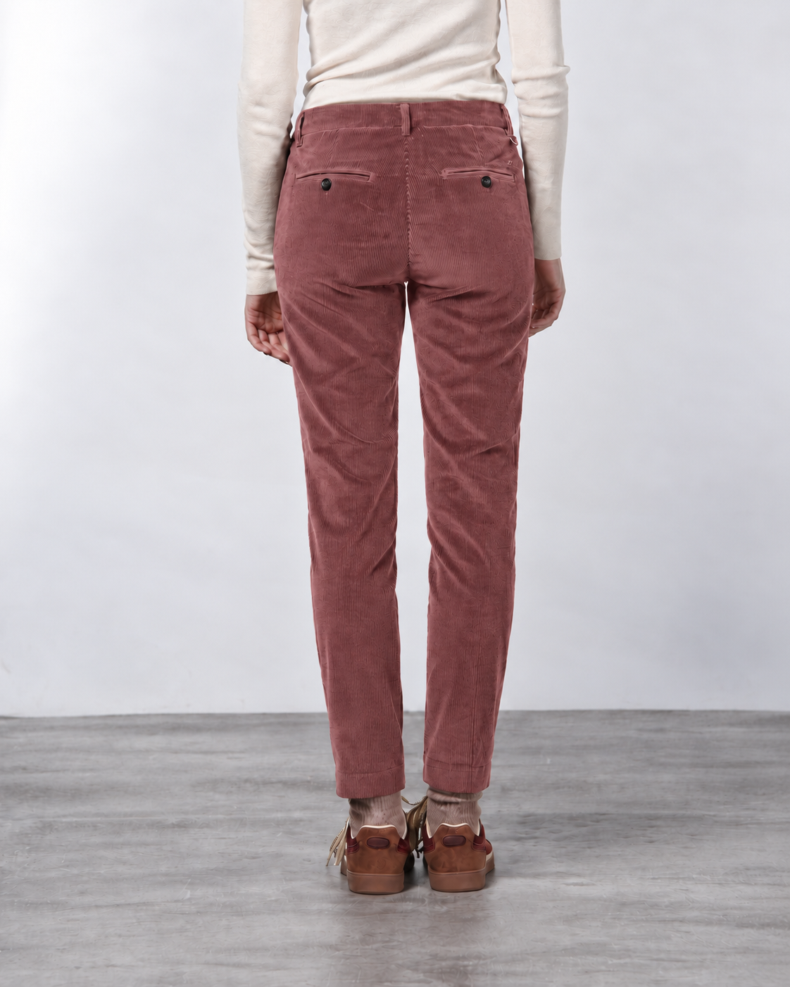 New York Slim pantalon chino femme en velours à grosses côtes slim fit ①