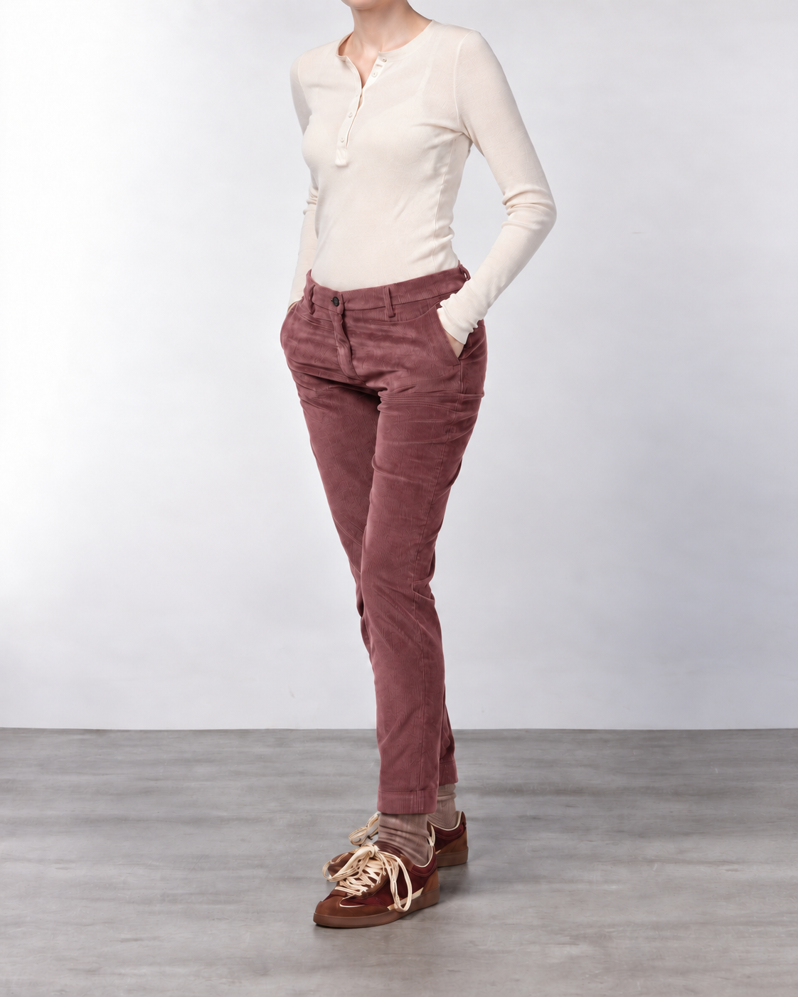 New York Slim pantalon chino femme en velours à grosses côtes slim fit ①