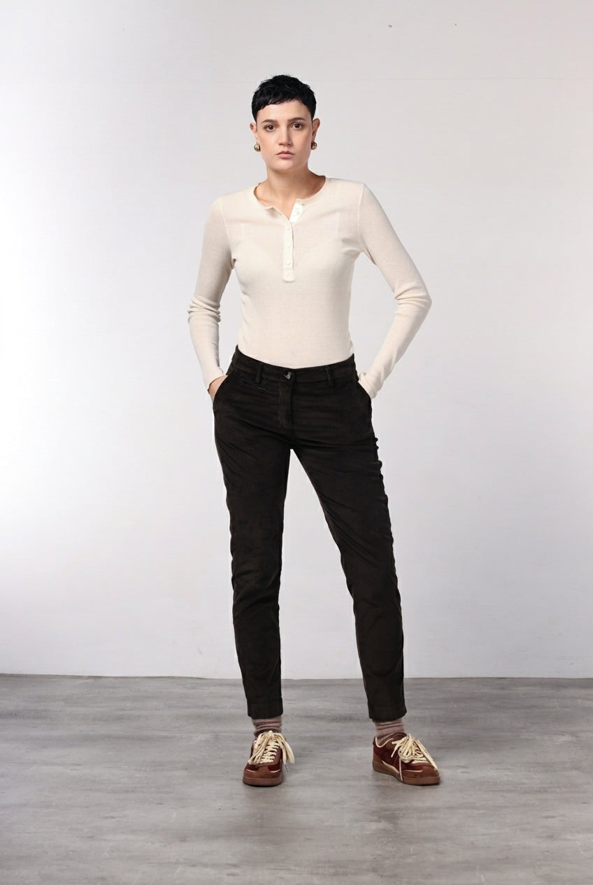 New York Slim pantalon chino femme en velours à grosses côtes slim fit ①