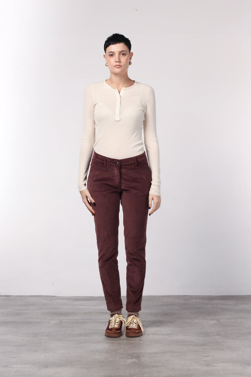 New York Slim pantalone chino donna in velluto a costa grande slim fit ①