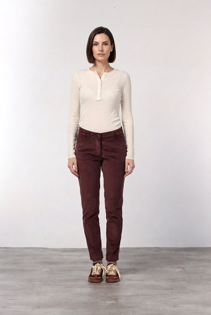 New York Slim pantalon chino femme en velours à grosses côtes slim fit ①