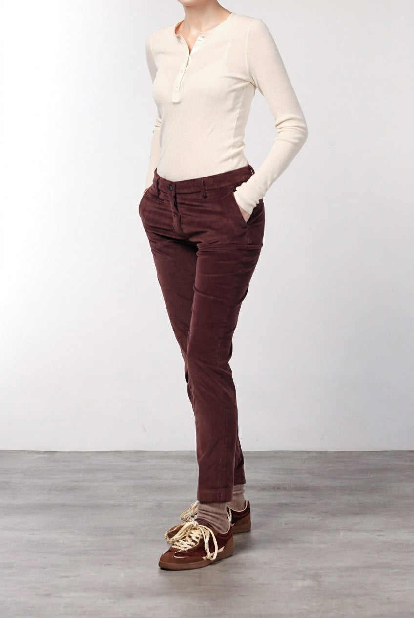 New York Slim Damen-Chinohose aus Breitcord, Slim Fit ①
