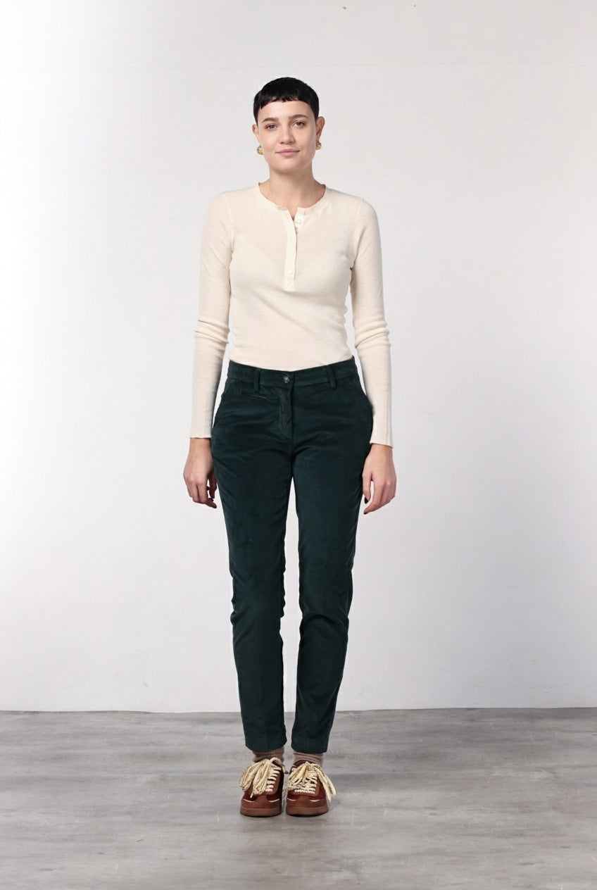 New York Slim pantalon chino femme en velours à grosses côtes slim fit ①