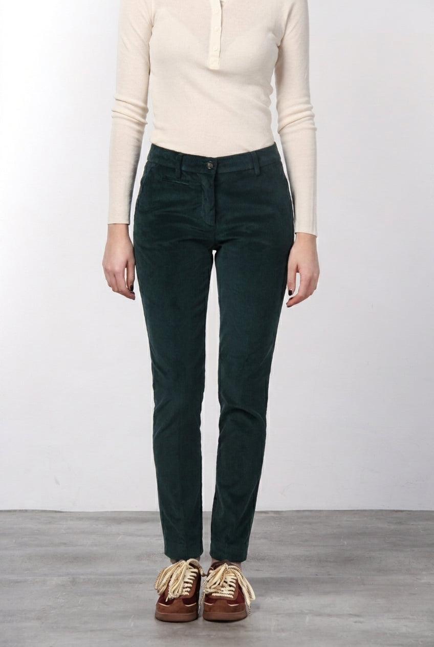 New York Slim pantalon chino femme en velours à grosses côtes slim fit ①