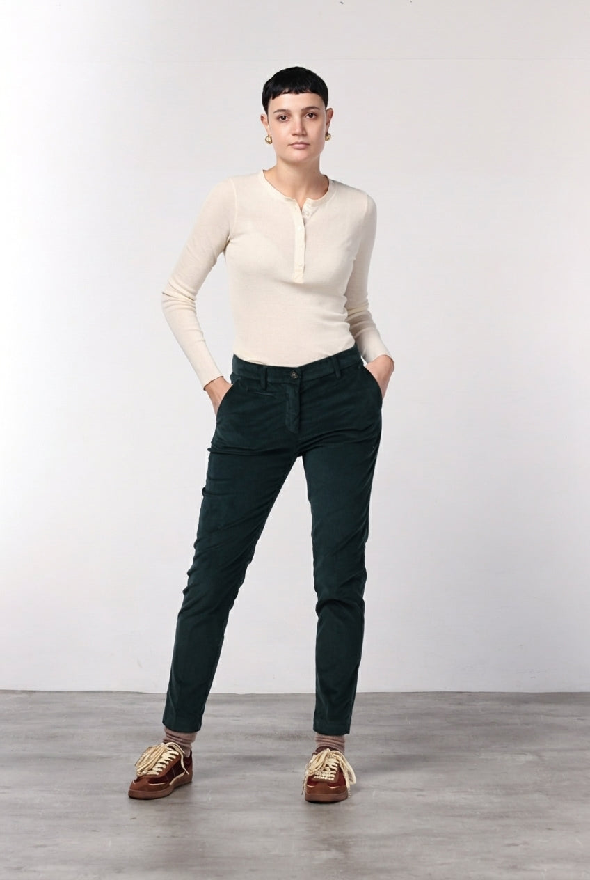 New York Slim pantalon chino femme en velours à grosses côtes slim fit ①