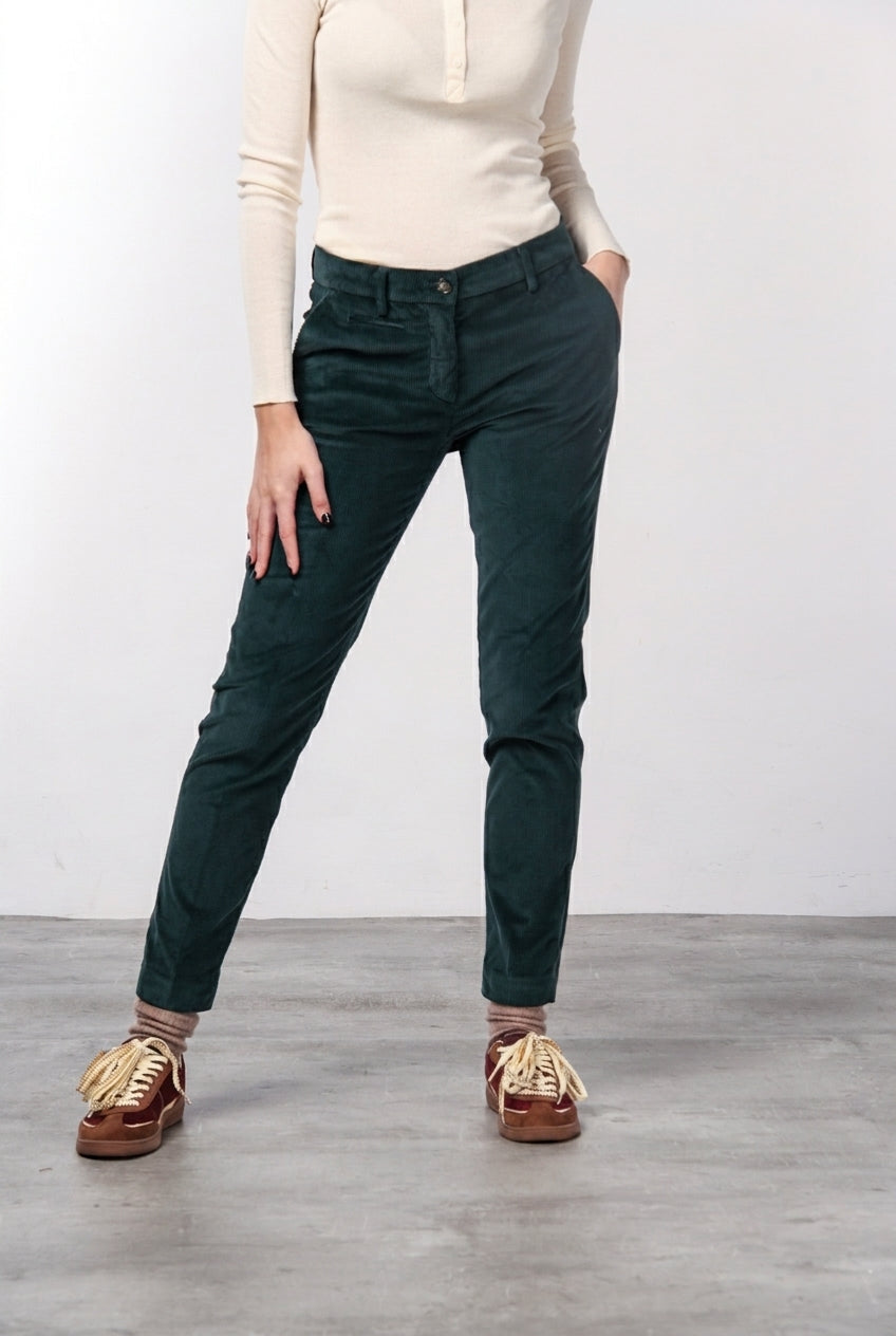 New York Slim pantalon chino femme en velours à grosses côtes slim fit ①