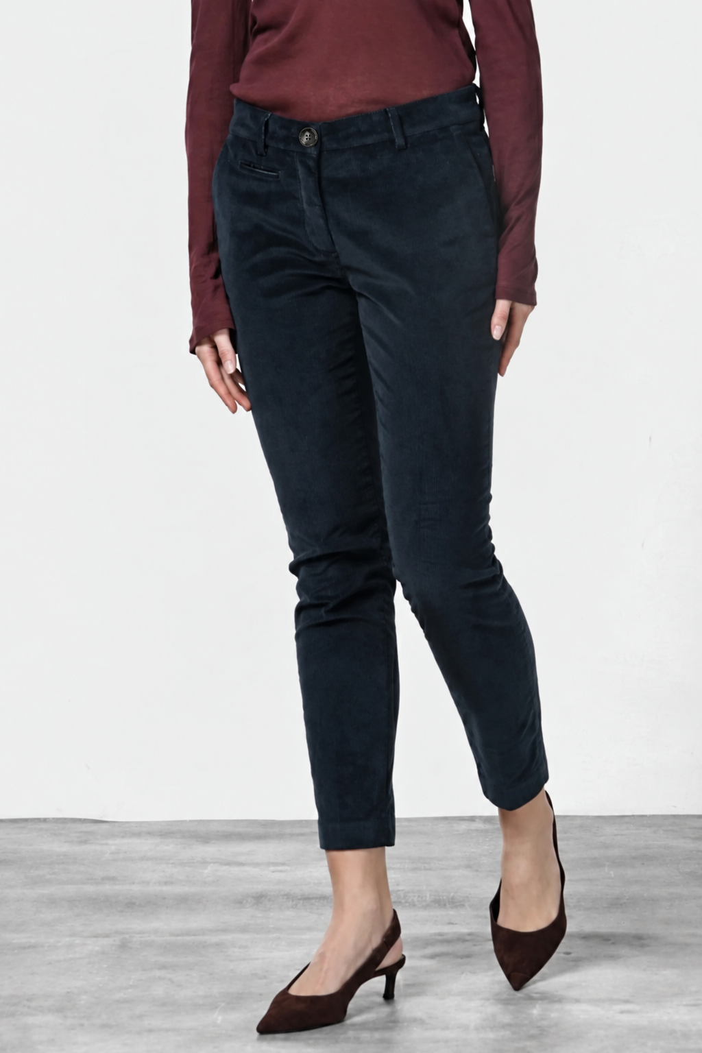 New York Slim women’s chino trousers in wide-wale corduroy, slim fit ①