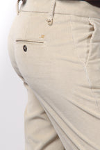 New York Slim women’s chino pants in wide-wale velvet with slim fit ①
