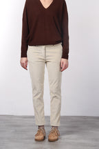 New York Slim women’s chino pants in wide-wale velvet with slim fit ①
