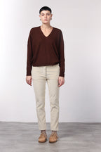 New York Slim women’s chino pants in wide-wale velvet with slim fit ①
