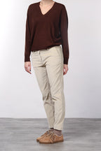 New York Slim women’s chino pants in wide-wale velvet with slim fit ①
