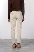 New York Slim women’s chino pants in wide-wale velvet with slim fit ①
