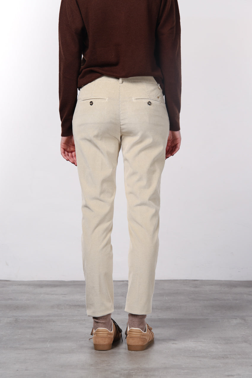 New York Slim women’s chino pants in wide-wale velvet with slim fit ①
