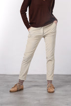 New York Slim women’s chino pants in wide-wale velvet with slim fit ①
