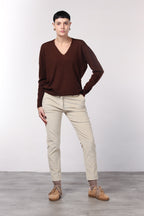 New York Slim women’s chino pants in wide-wale velvet with slim fit ①
