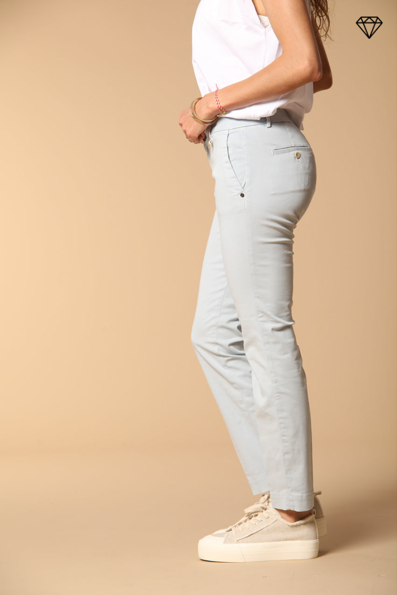 Immagine 4 di pantalone chino donna in raso stretch modello New York Slim slim fit