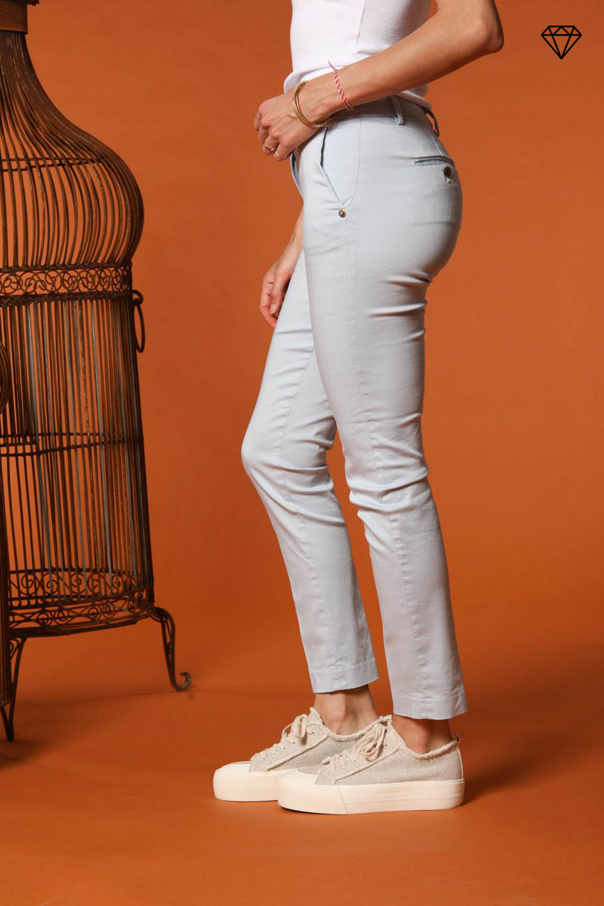 Immagine 3 di pantalone chino donna in raso stretch modello New York Slim slim fit 