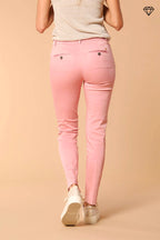 Immagine 4 di pantalone chino donna in raso stretch modello New York Slim slim fit 