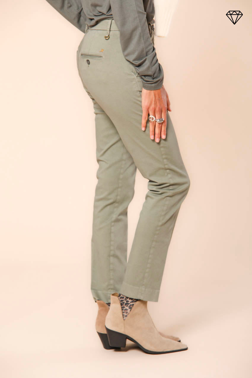 Immagine 3 di pantalone chino donna in raso modello New York Slim slim fit