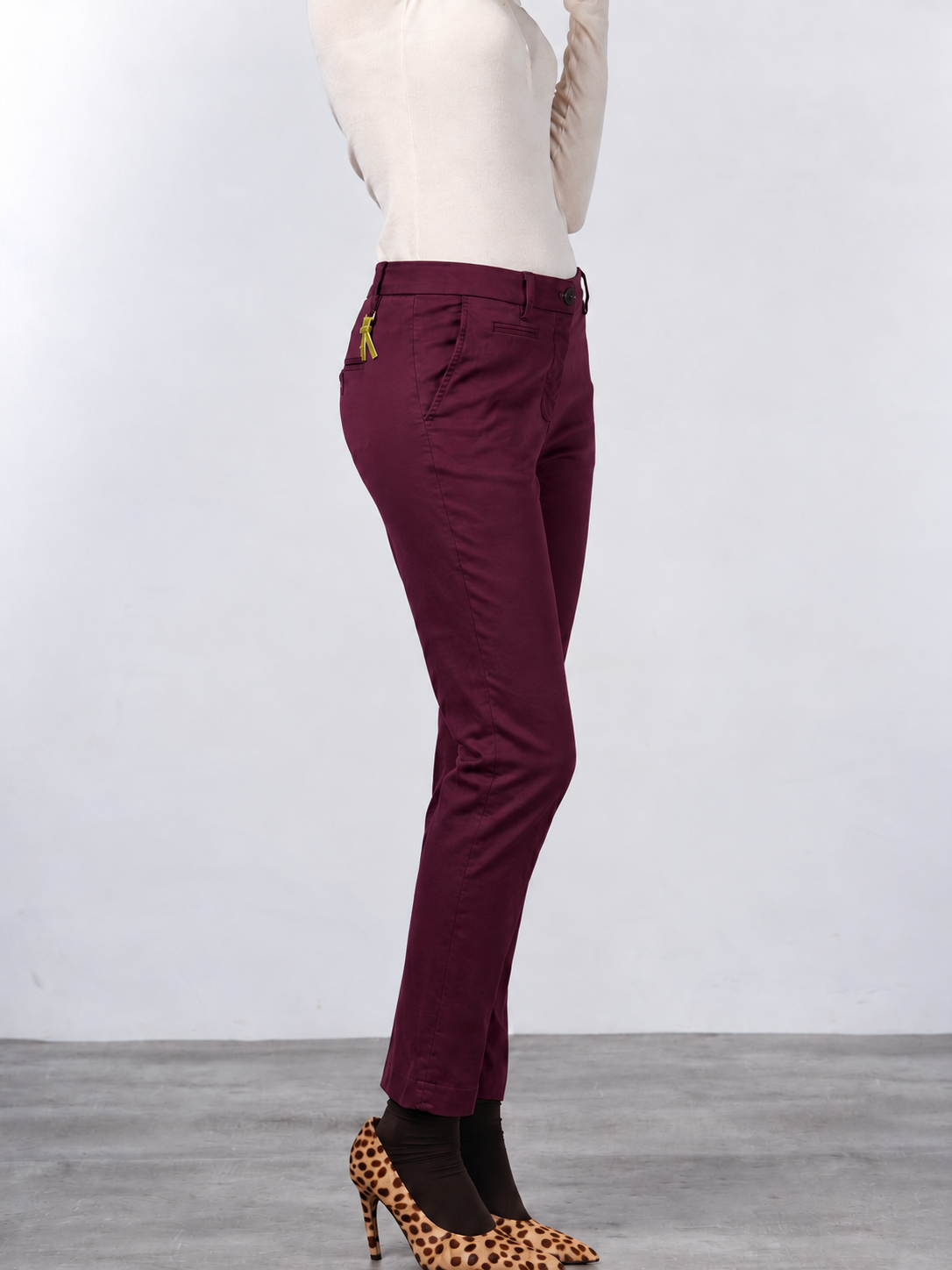 New York Slim women’s chino pants in satin with slim fit ①
