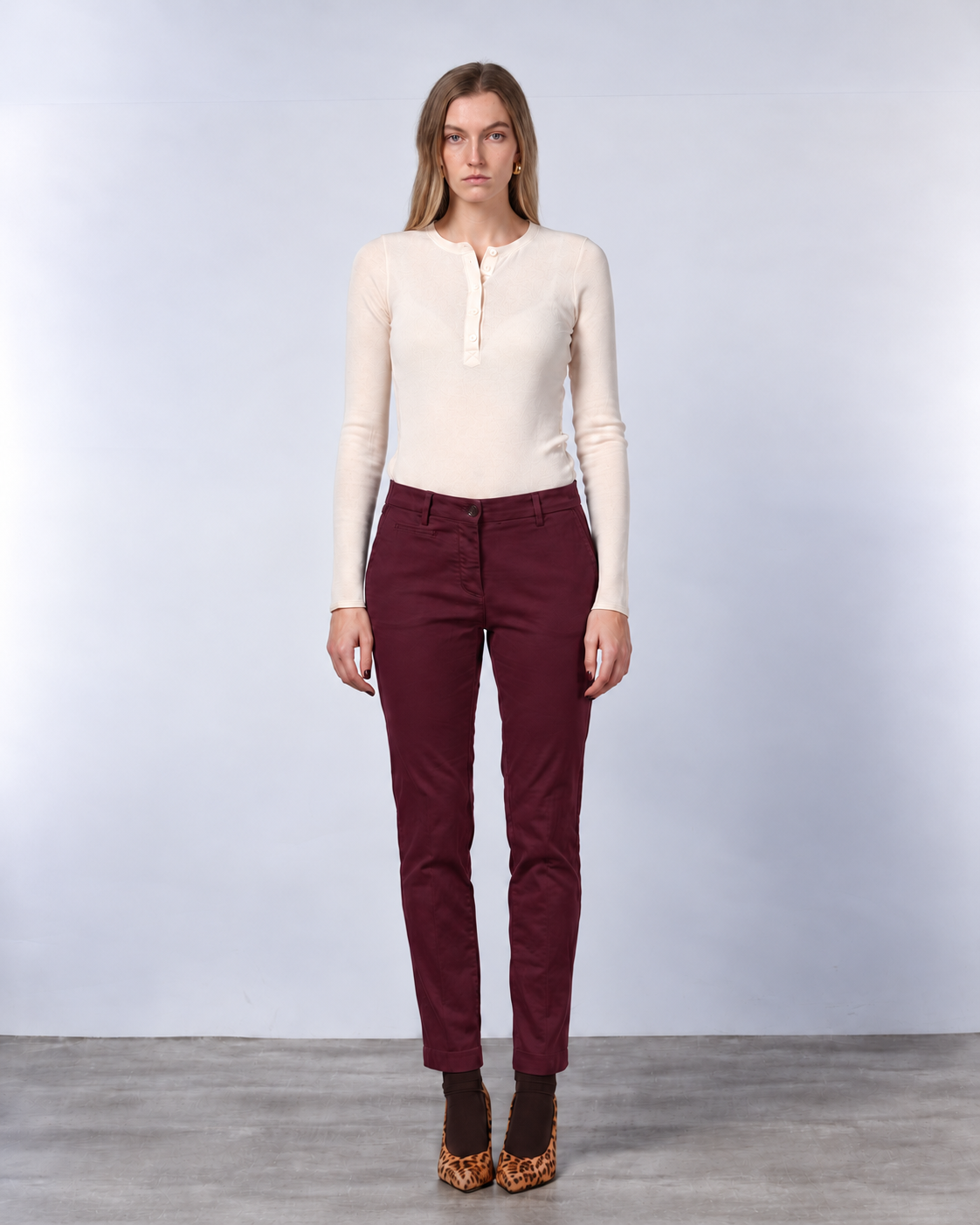 New York Slim women’s chino pants in satin with slim fit ①
