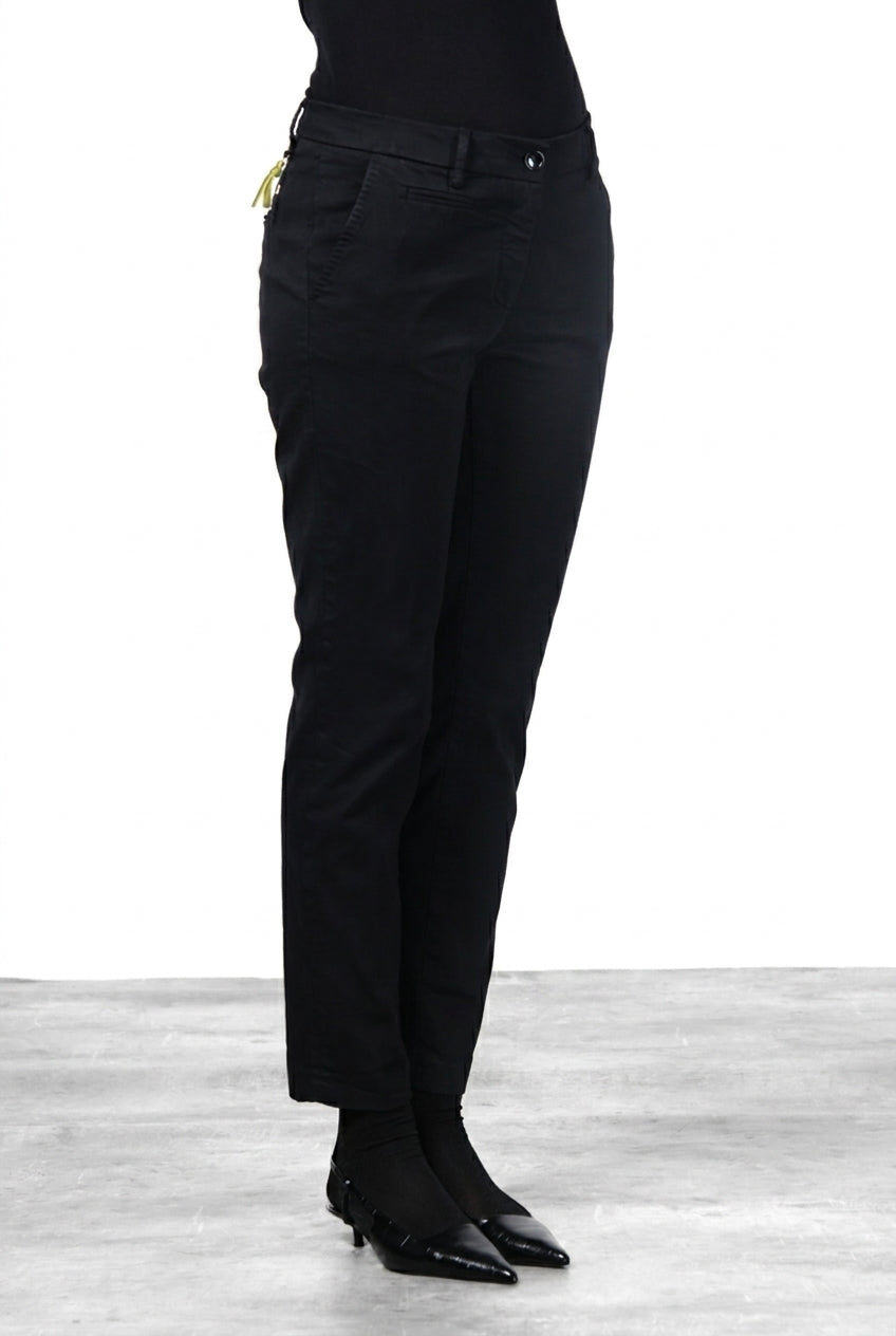 New York Slim Chinohose für Damen aus Satin mit slim fit ①