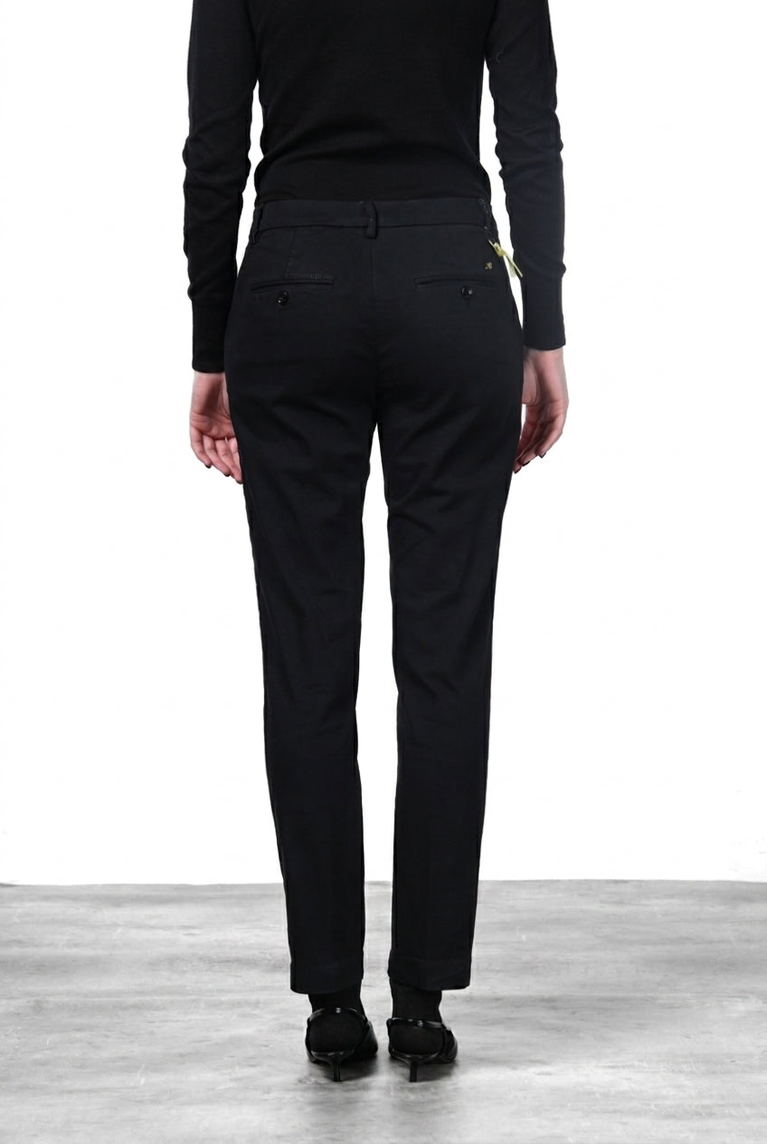 New York Slim Chinohose für Damen aus Satin mit slim fit ①
