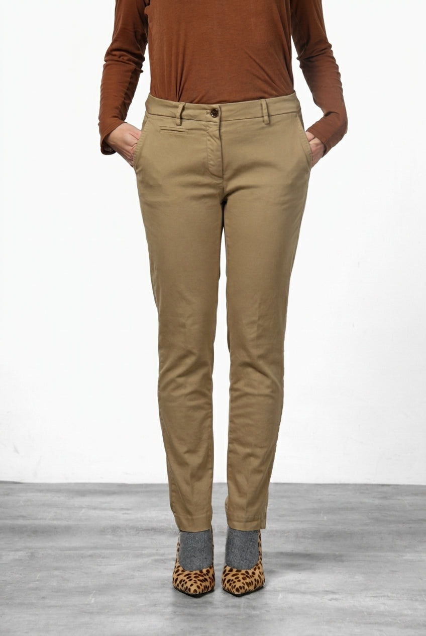 New York Slim women’s chino pants in satin with slim fit ①
