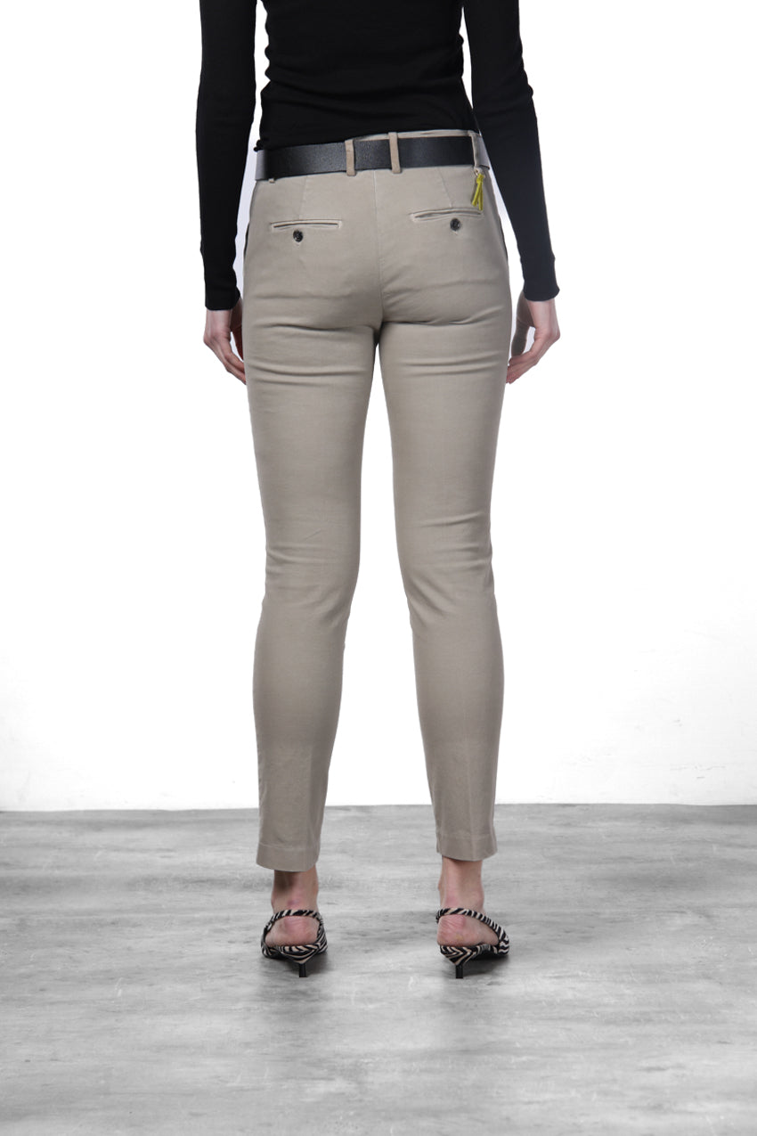New York Slim women’s chino pants in satin with slim fit ①
