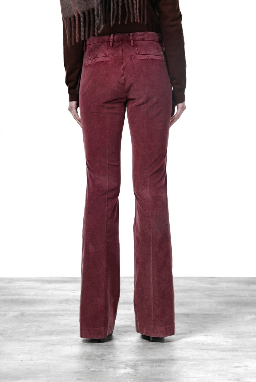 New York Flare Chinohose für Damen aus 1000-Rippen-Samt mit slim fit