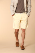 Torino Summer Herren-Bermuda-Chino aus Stretch-Satin Slim Fit