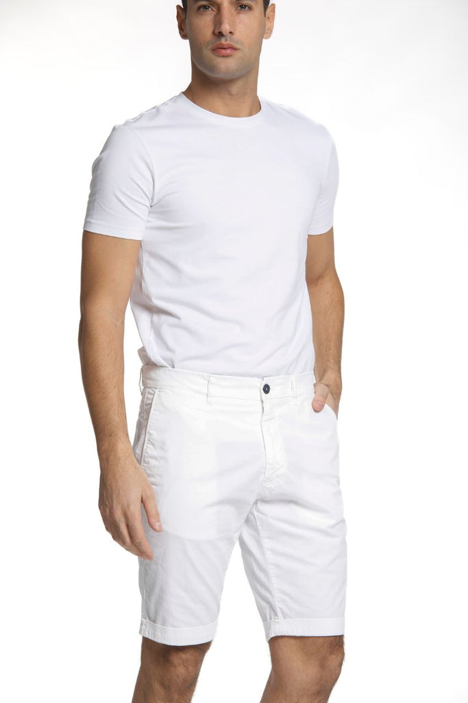 Image 4 of men's bermuda chino shorts in white stretch gabardine London model by Mason's