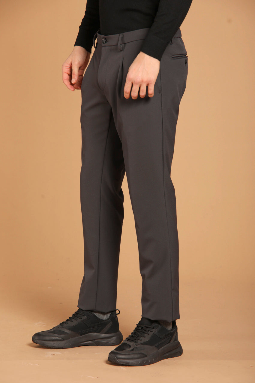 immagine 2 di pantalone chino uomo modello New York 1Pinces Office, di colore grigio scuro, fit regular di Mason's