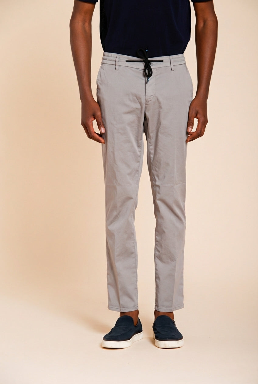 Milano Jogger Travel Hose Chino Herren aus technischem Travel-Stretch-Satin extra slim fit