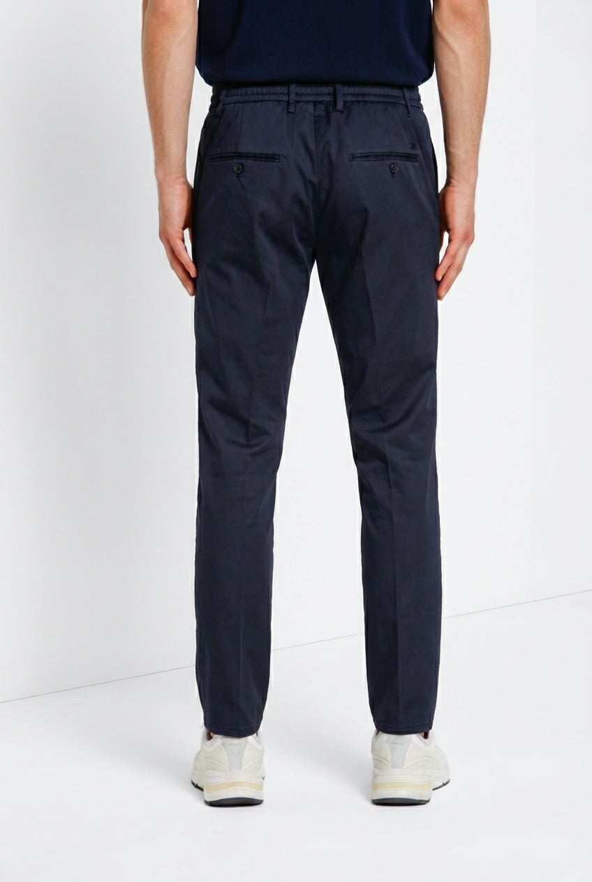 Milano Jogger Travel Hose Chino Herren aus technischem Travel-Stretch-Satin extra slim fit