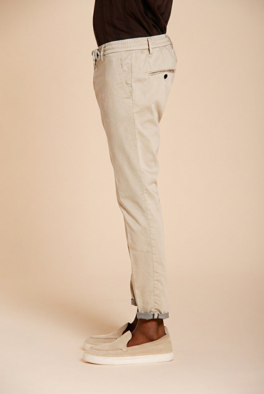 Milano Jogger Travel Hose Chino Herren aus technischem Travel Stretch Satin extra slim fit