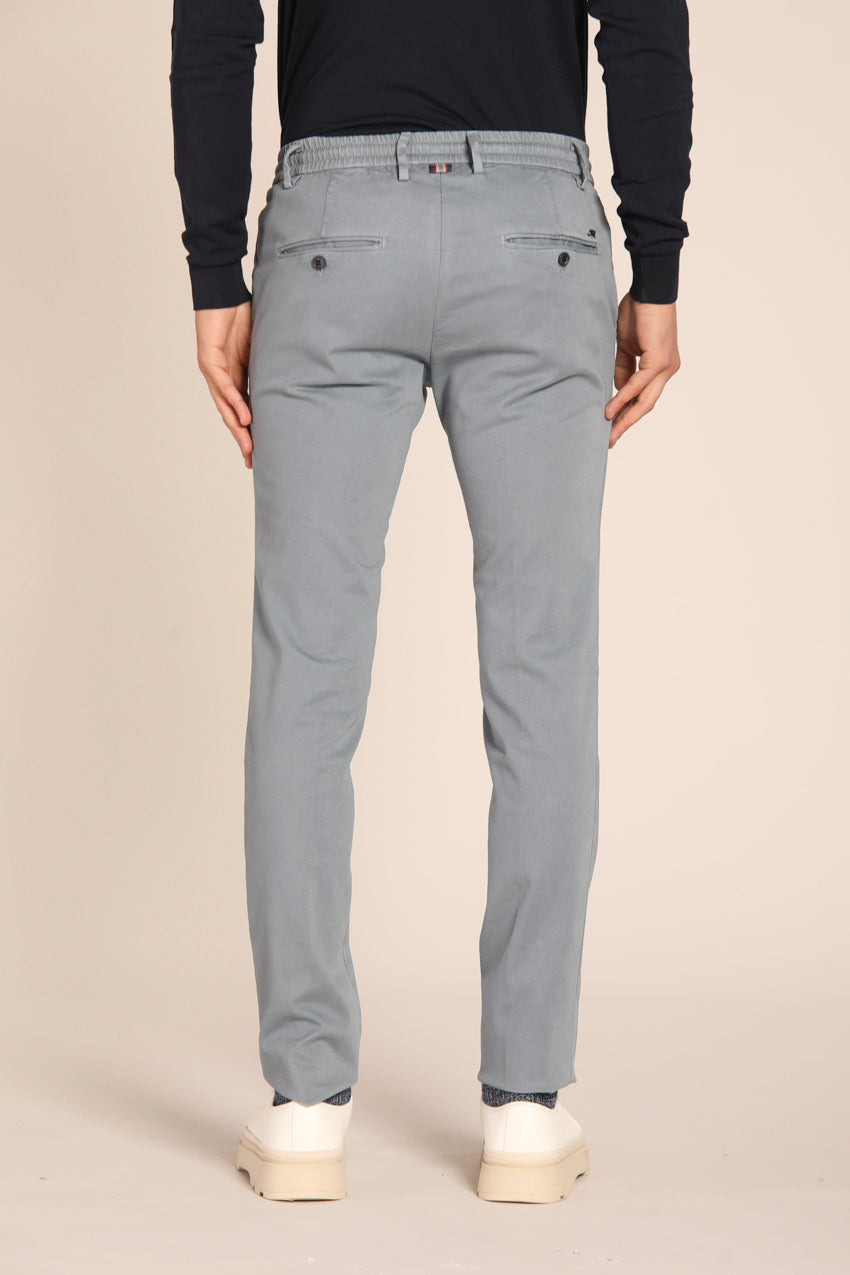 immagine 5 di pantalone chino jogger uomo modello Milano in gabardina, celeste fit extra slim di Mason's