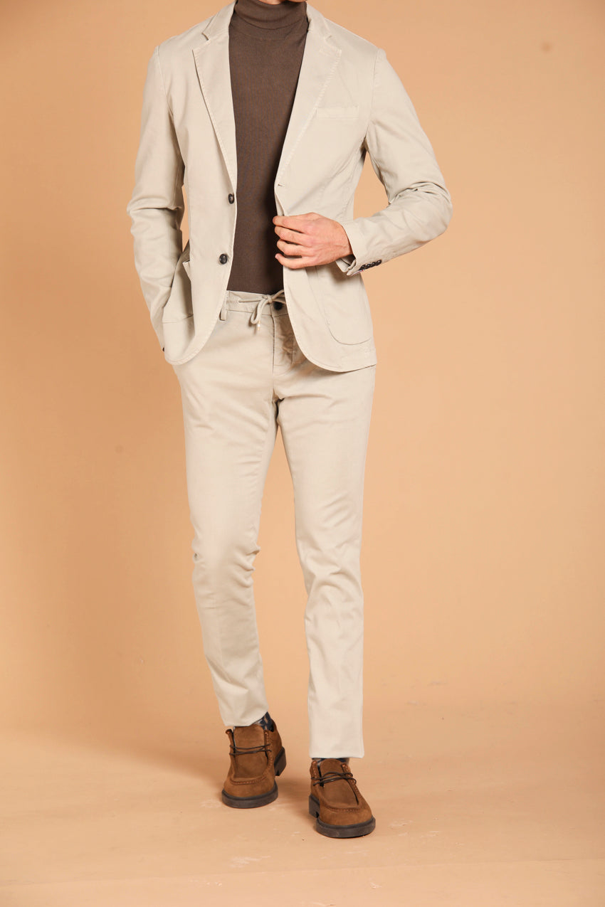 immagine 2 di pantalone chino uomo modello Milano Jogger in gabardina di colore grigio, fit extra slim di Mason's