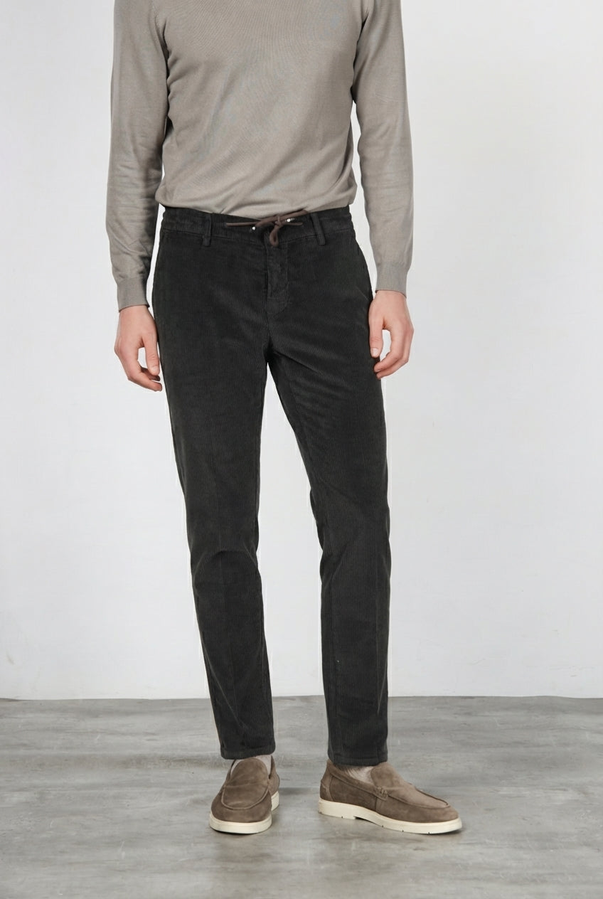 Milano Jogger men’s chino trousers in 500-wale corduroy extra slim fit