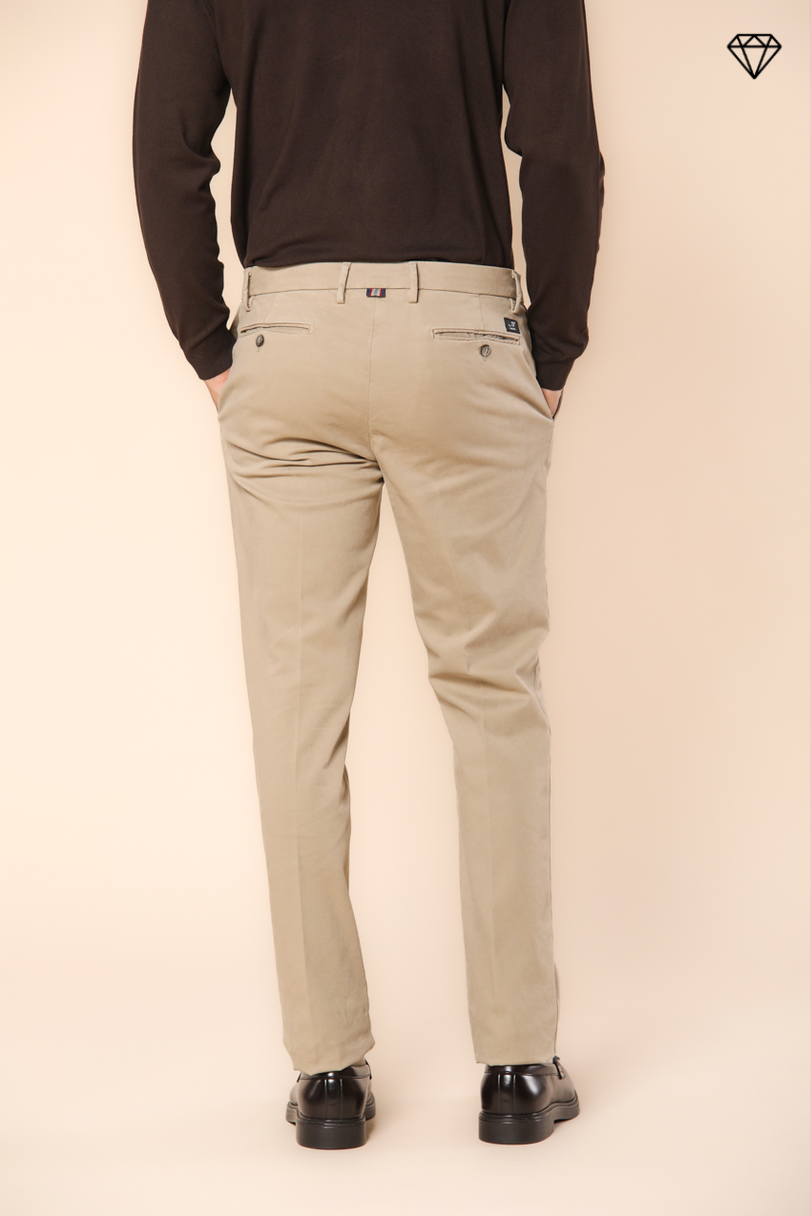 New York Pantalon chino homme en gabardine stretch coupe régulière  ①.