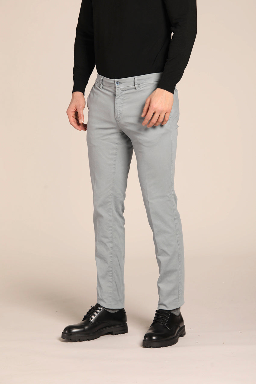 immagine 2 di pantalone chino uomo modello New York , di colore azzurro, fit regular di Mason's