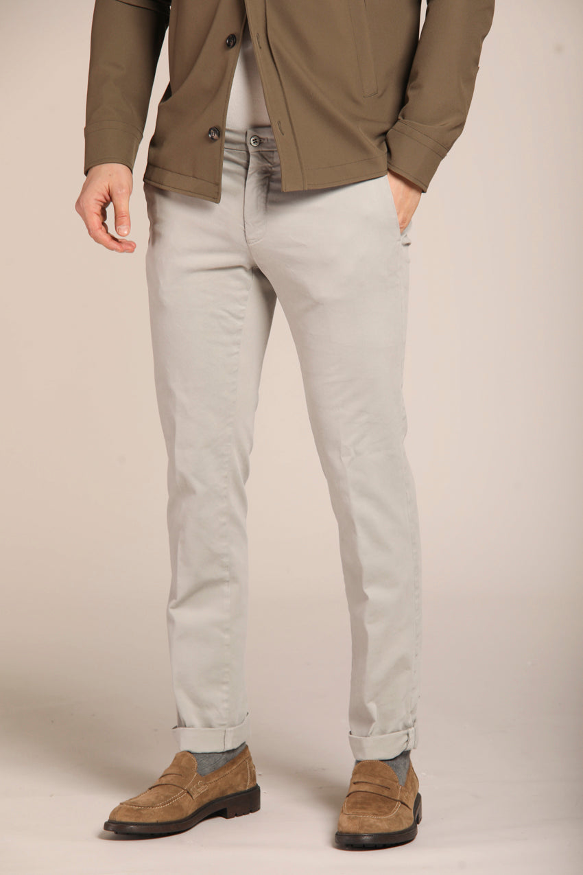 immagine 2 di pantalone chino uomo modello New York, di colore celestino fit regular di Mason's