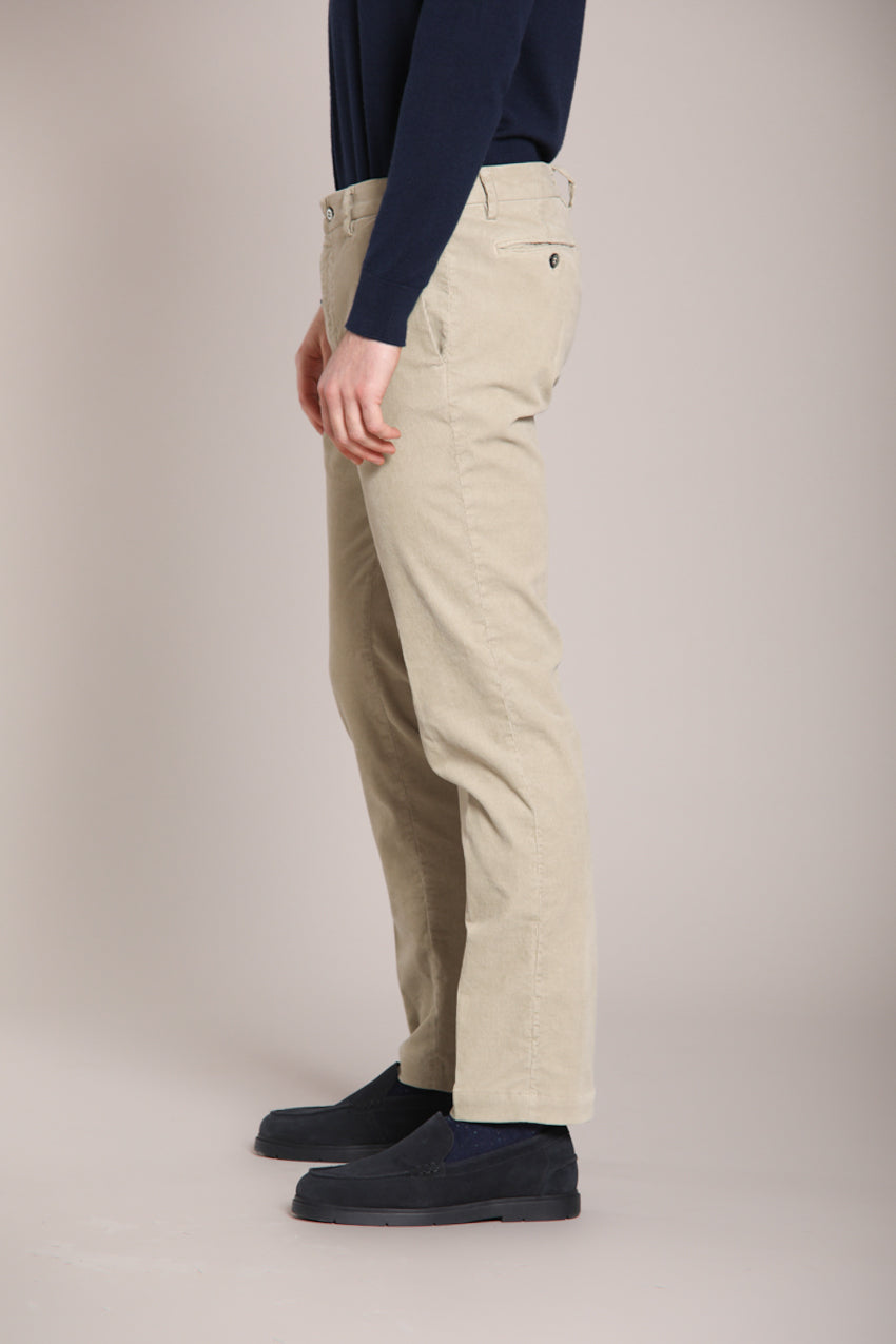 New York men's chino pants in 1000-ridge corduroy regular fit